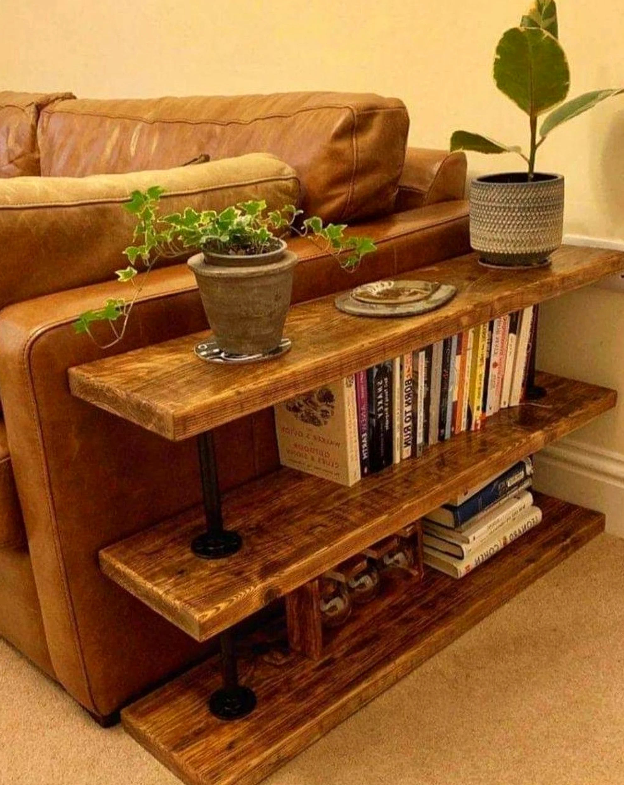 Earthy greenhouse corner gives the view more comfort, so the whole view feels clear and inviting.