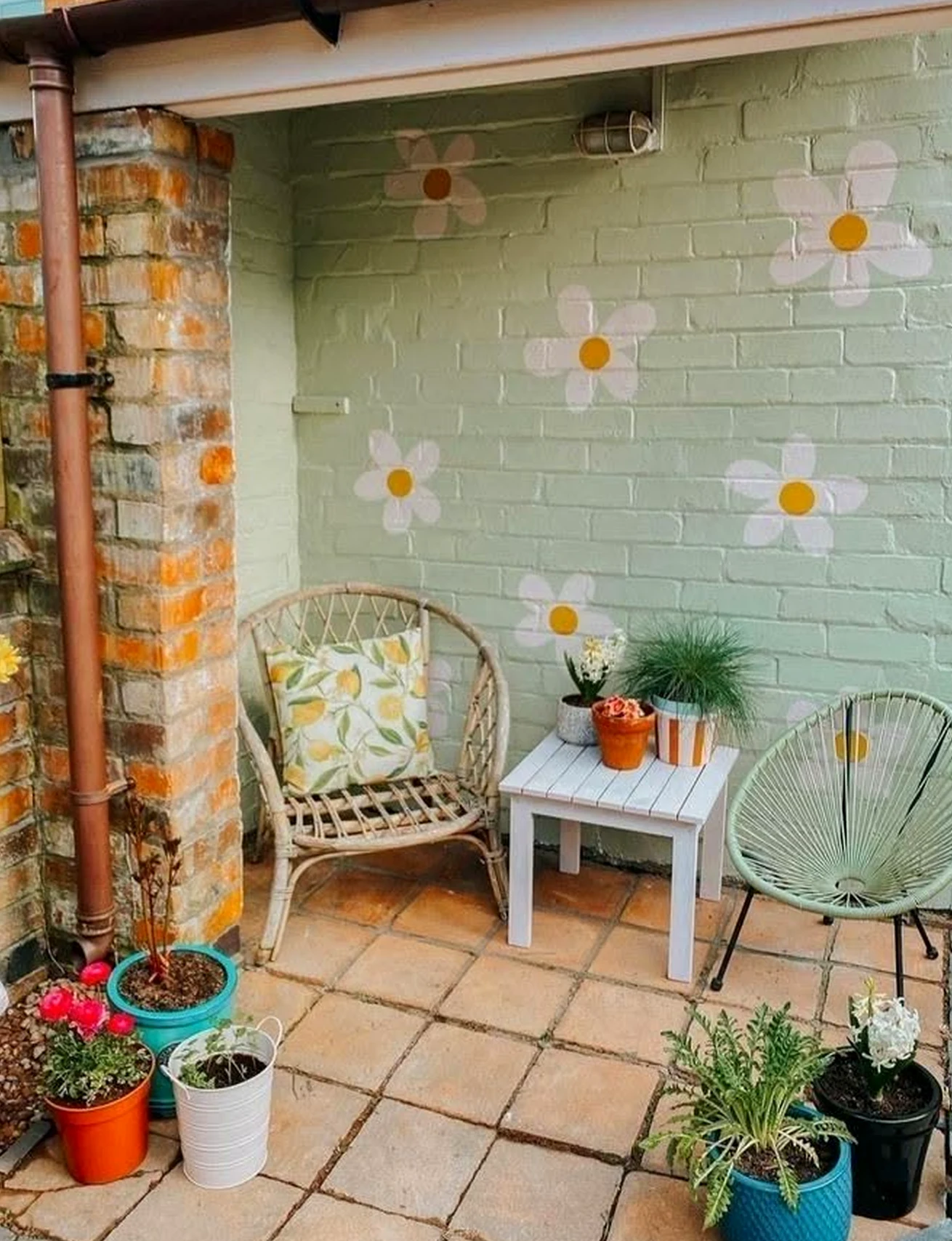 Airy balcony scene supports the arrangement through personality, leaving the space feeling open and lived-in.