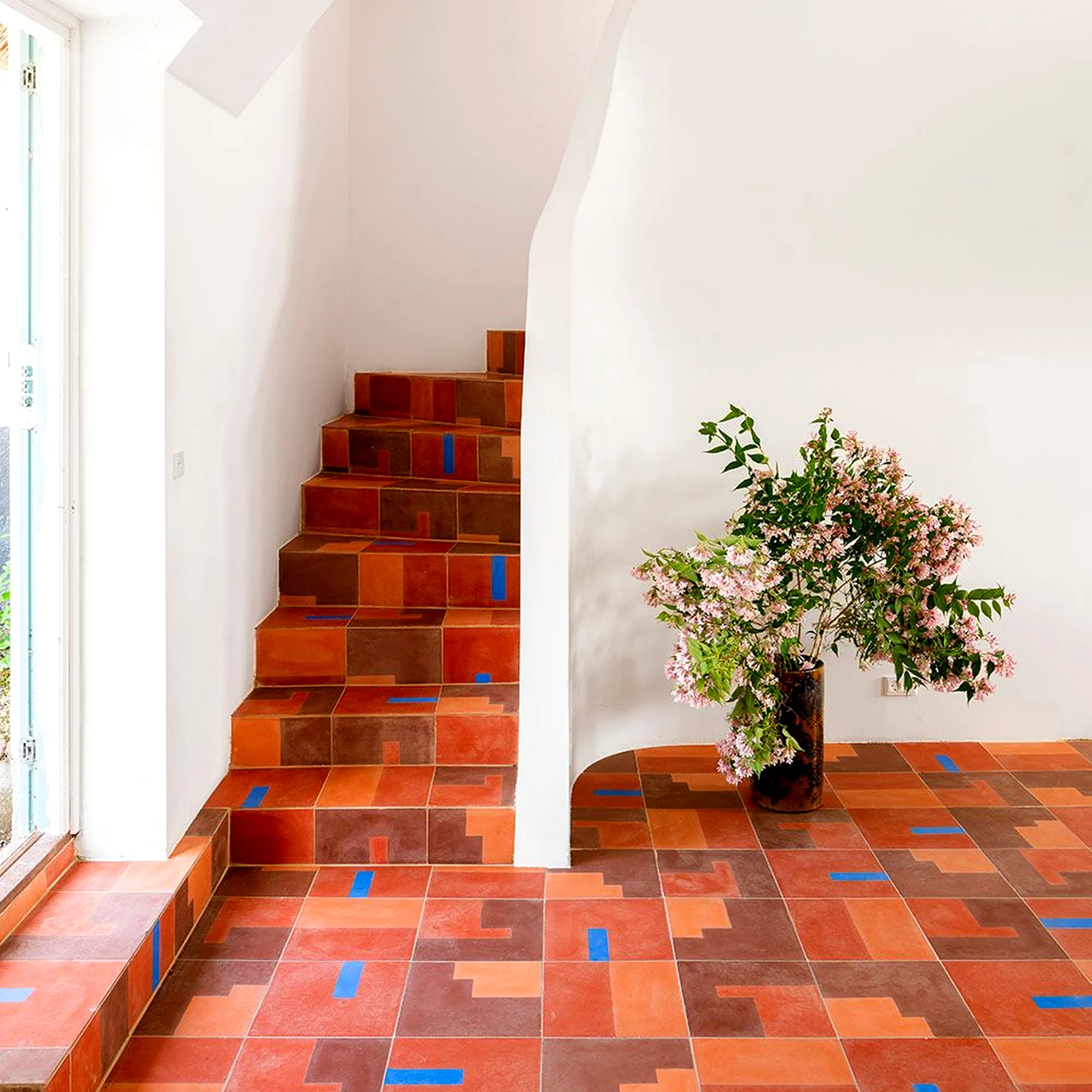 Open colorful passage brings a useful note of rhythm, making the backdrop feel bright but not busy.