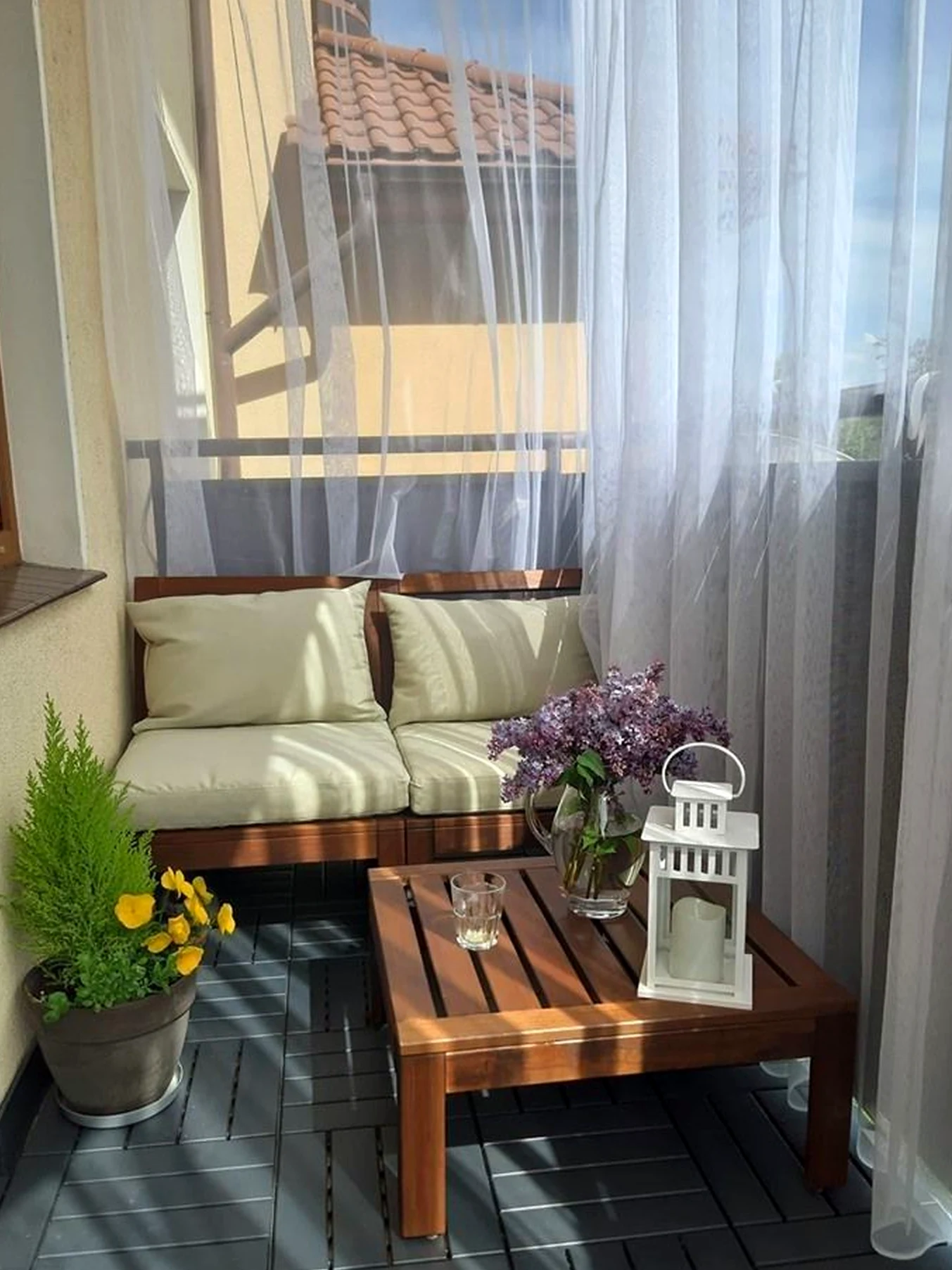 Graceful plant shelf adds shape across the garden edge, giving the decor a finish that feels settled and welcoming.