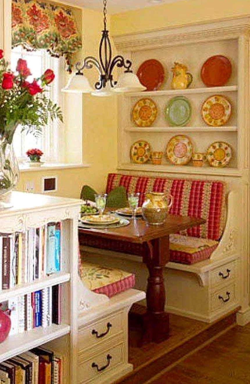 Subtle ceiling detail brings a useful note of balance, making the corner feel soft at the edges.