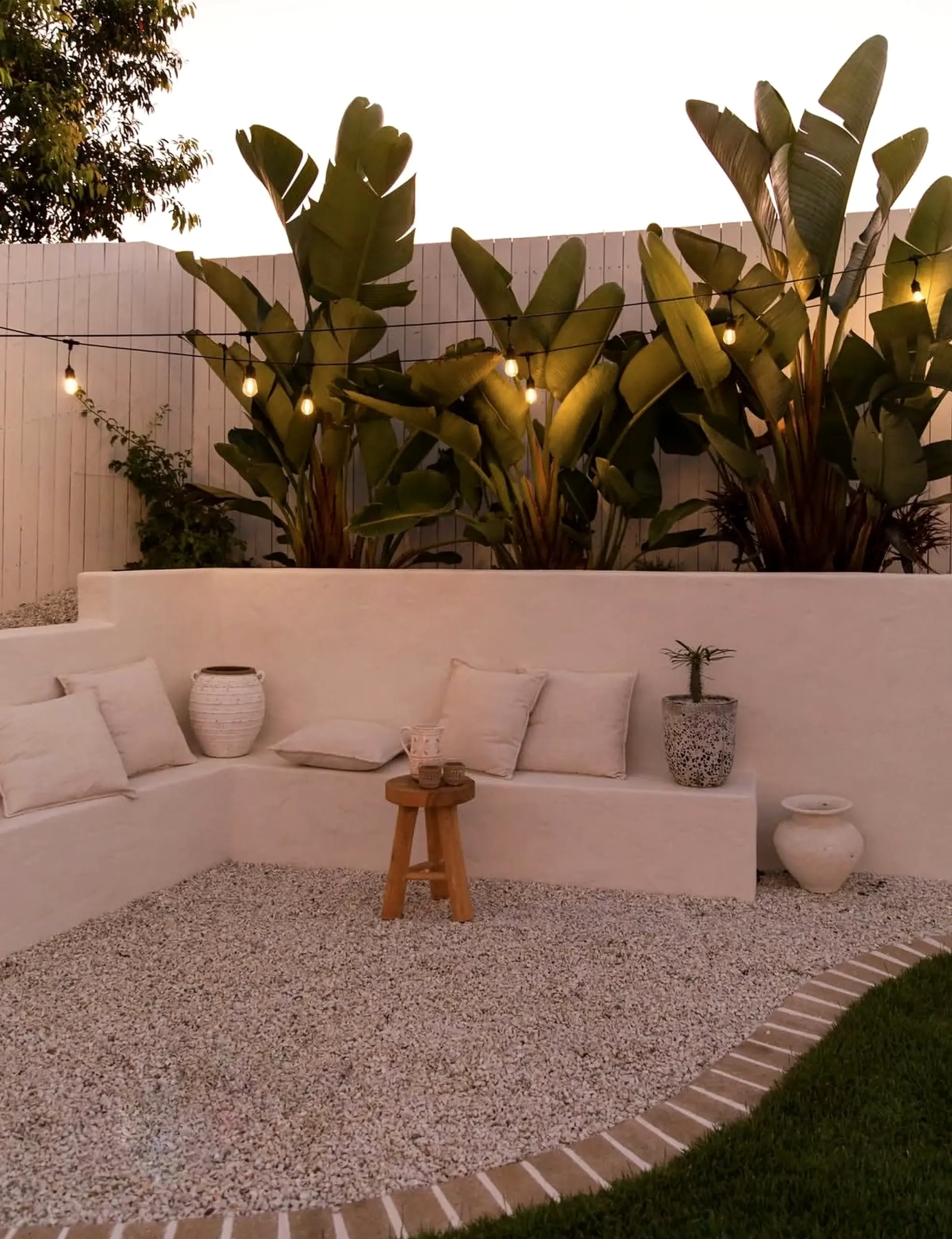 Calm reading corner gives the arrangement more light, so the whole view feels fresh and intentional.