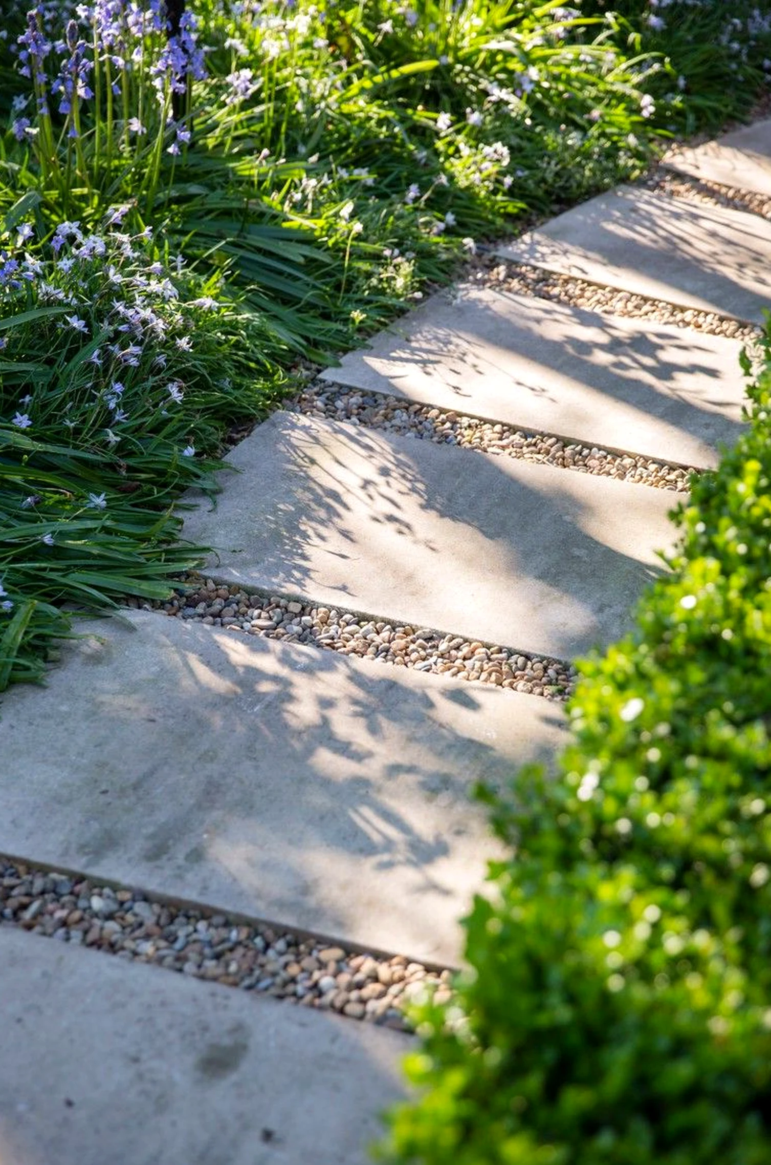 Layered floor pattern introduces charm into the room, keeping the atmosphere visually grounded.
