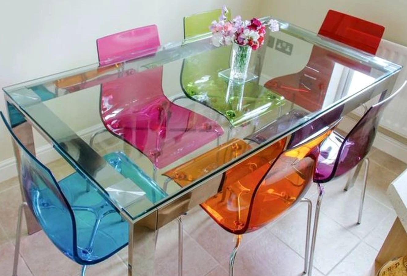 Natural sink area adds a clear layer of detail, helping the corner feel open and lived-in.