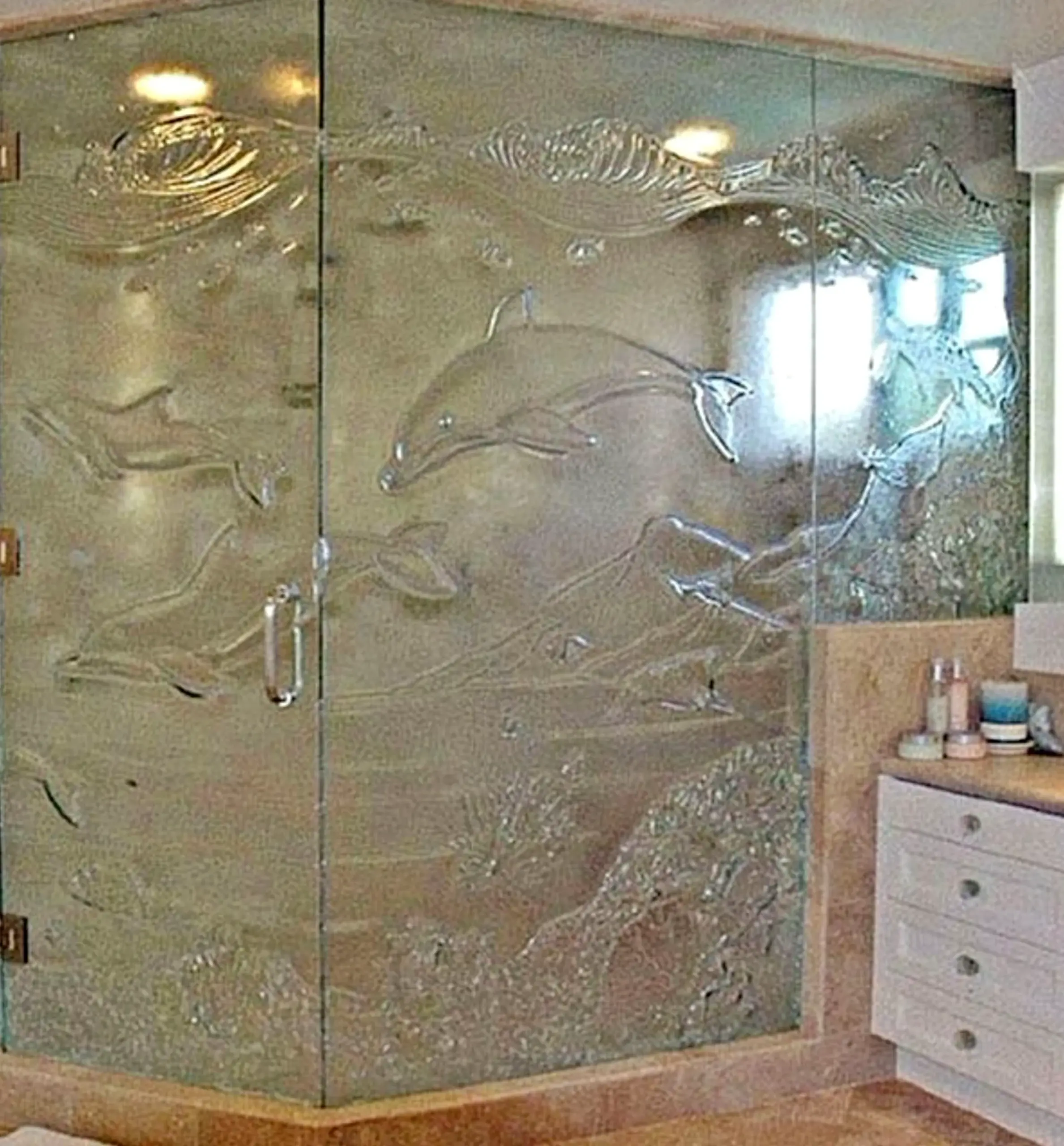Subtle ceiling detail brings a useful note of character, making the sitting area feel open and lived-in.