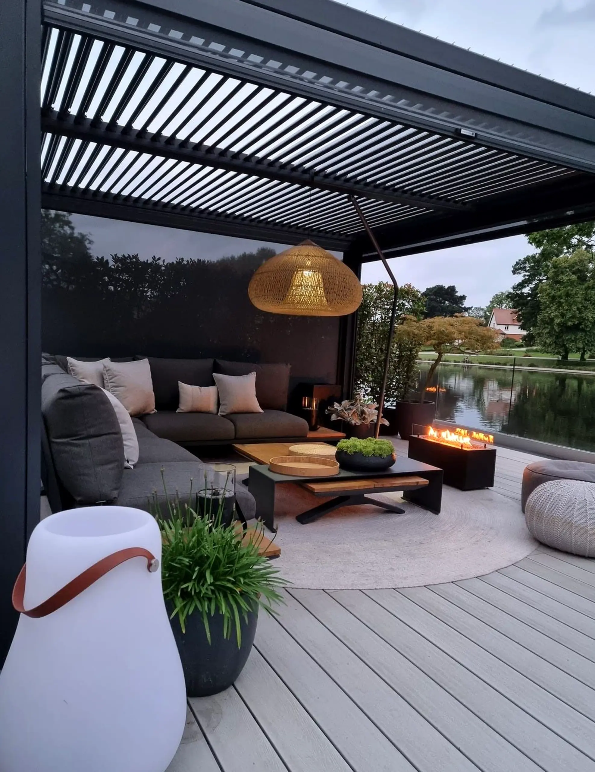 Balanced courtyard view introduces ease into the wall, keeping the atmosphere soft at the edges.