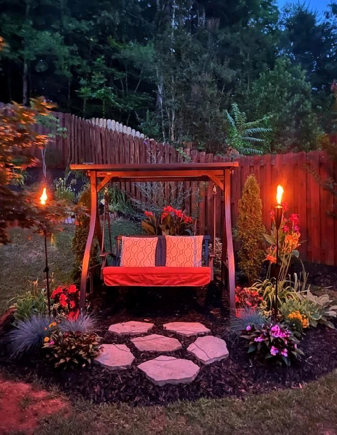 Quiet plant shelf gives the sitting area more light, so the whole view feels settled and welcoming.