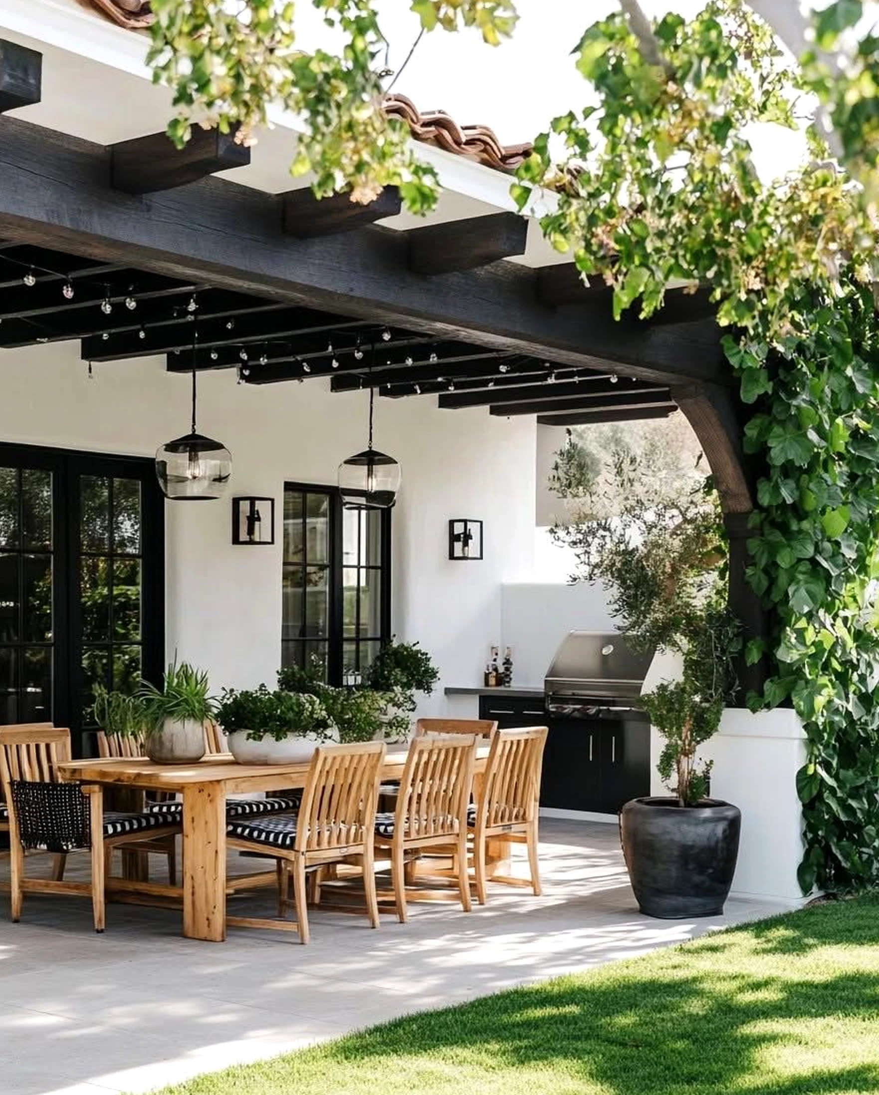 Calm stone path introduces light into the design, keeping the atmosphere open and lived-in.