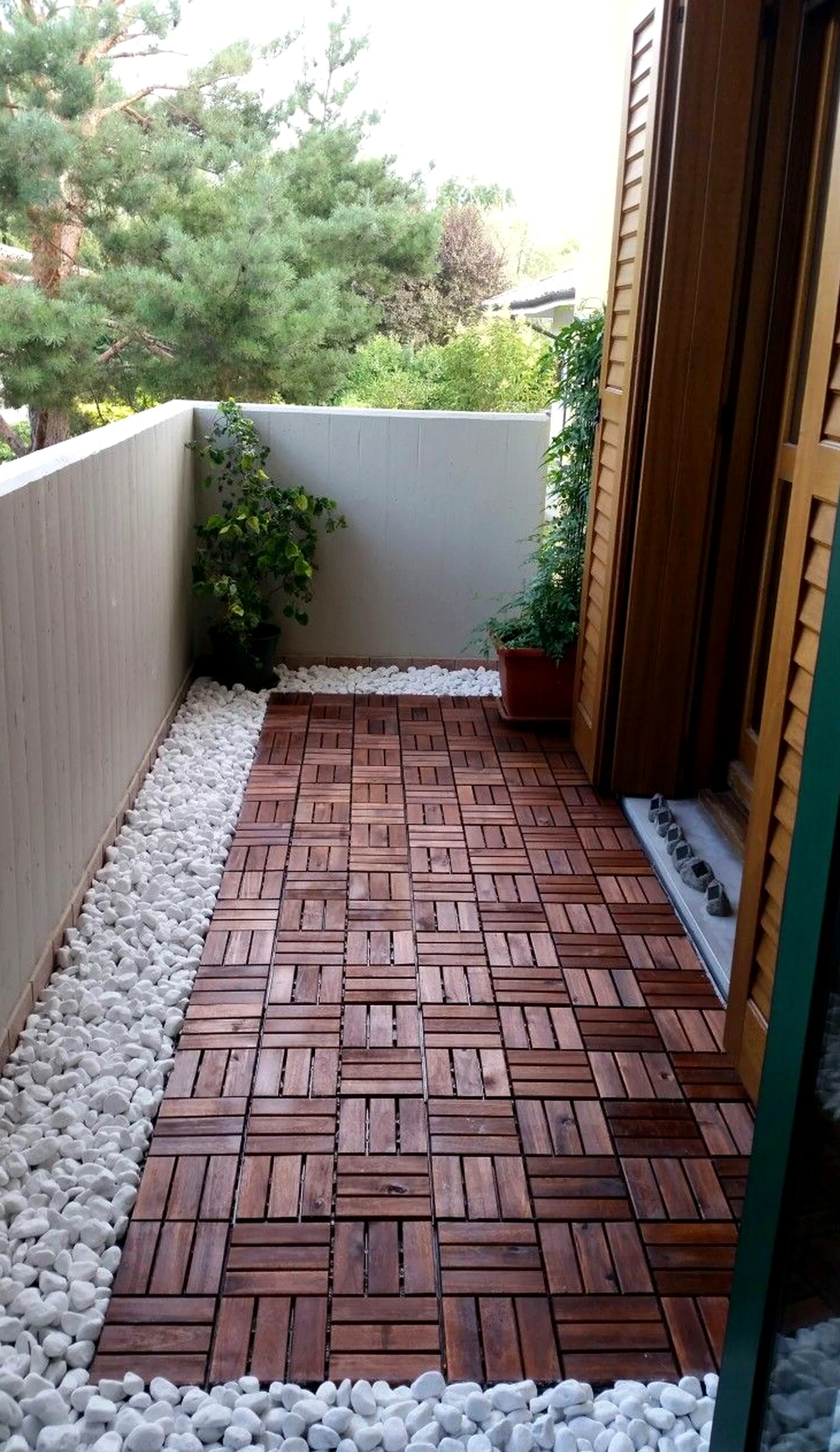 Earthy greenhouse corner gives the sitting area more order, so the whole view feels easy to enjoy.