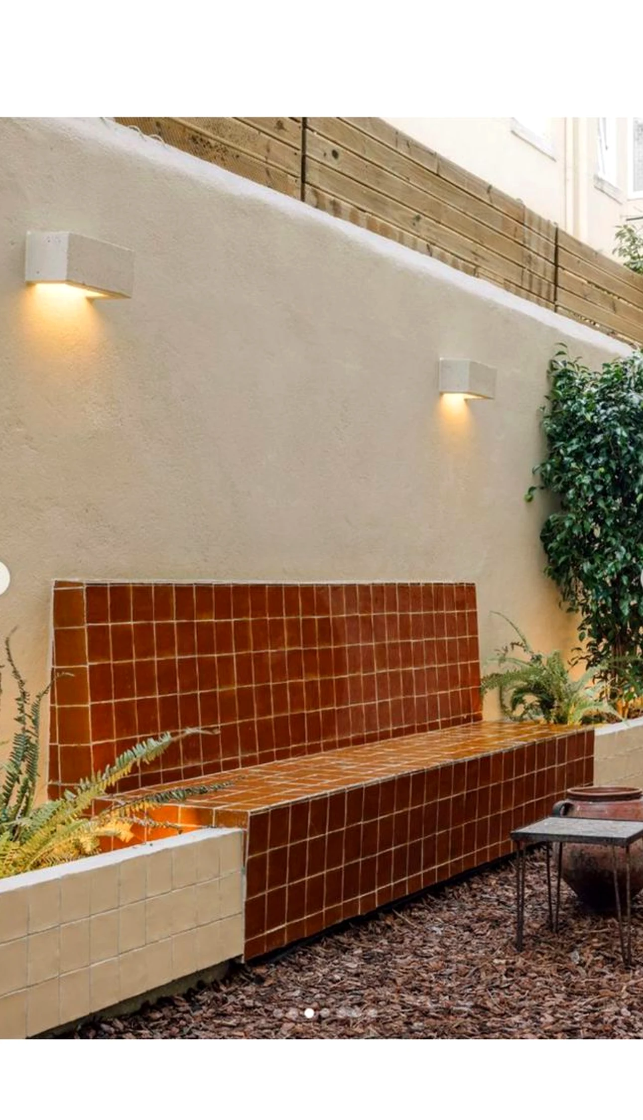 Fresh painted door adds a clear layer of detail, helping the backdrop feel open and lived-in.