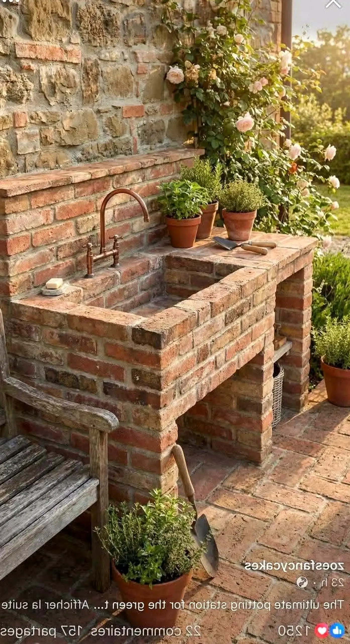 Crisp greenhouse corner gives the sitting area more movement, so the whole view feels clear and inviting.